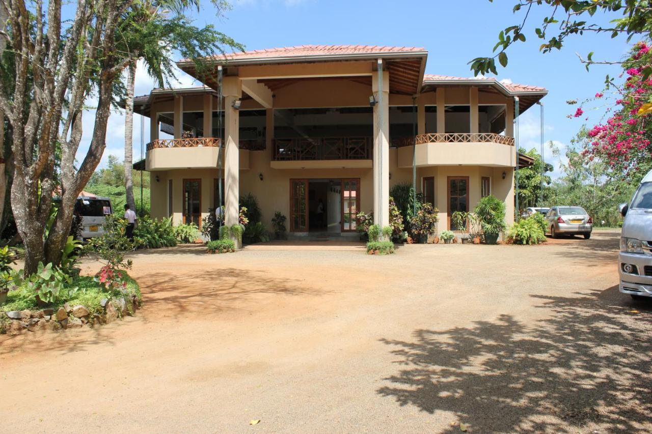 Hibiscus Garden Hotel 蒂瑟默哈拉默 外观 照片